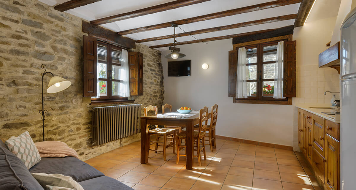 Casa Rural Os Ormos. Jaca. Pirineo. Apartamento Oroel