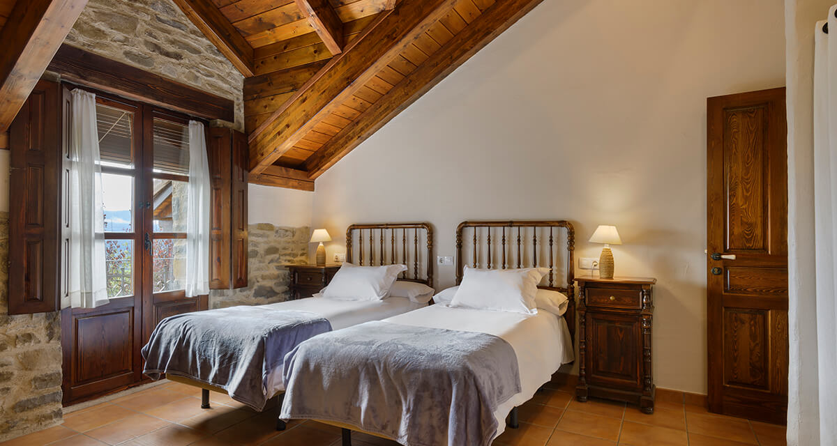 Casa Rural Os Ormos. Jaca. Pirineo. Habitación Oturia