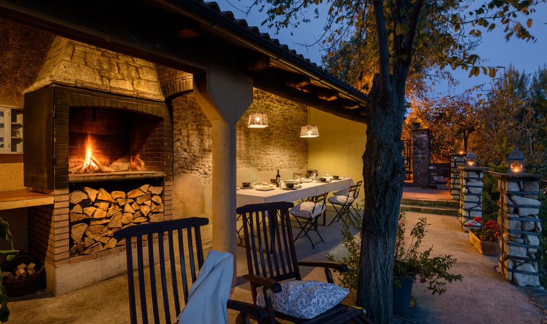 Casa Rural Os Ormos. Jaca. Pirineo. Barbacoa detalle 1