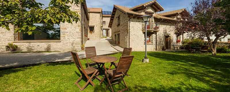 Casa Rural Os Ormos. Jaca. Pirineo. Barbacoa al aire libre