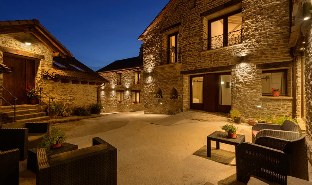 Casa Rural Os Ormos. Jaca. Pirineo. Jardín. Detalle 1