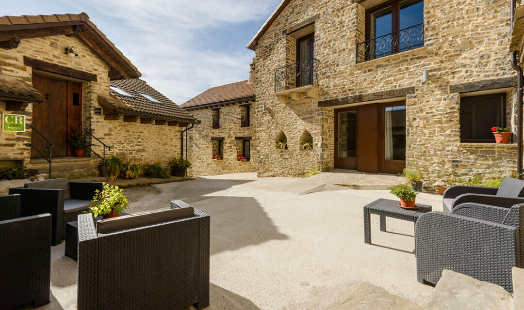 Casa Rural Os Ormos. Jaca. Pirineo. Jardín. Naturaleza.