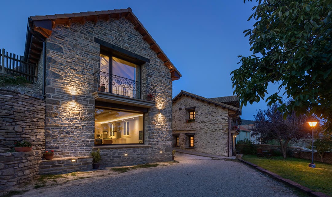 Casa Rural Os Ormos. Jaca. Pirineo. Jardín. Detalle 2.
