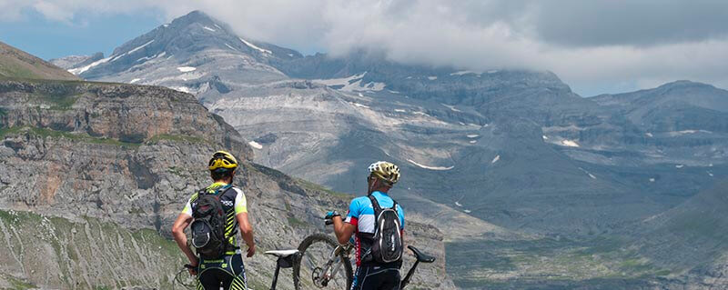 Casa Rural Os Ormos. Jaca. Pirineo.  Espacio Bikefriendly. Servicios y aparcabicis