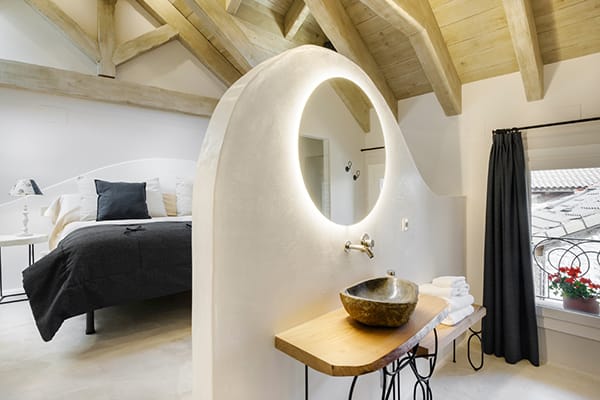 Turismo rural Os Ormos. Jaca Pirineo. Dormitorio a doble altura Casa Os Ormos