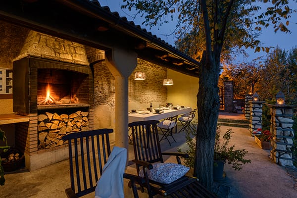 Turismo rural Os Ormos. Jaca Pirineo. Zona Barbacoa nocturna