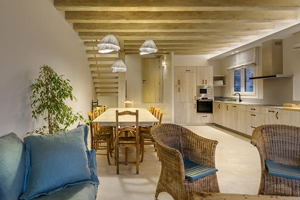 Turismo rural Os Ormos. Jaca Pirineo. Salon-cocina minimalista de Casa Os Ormos